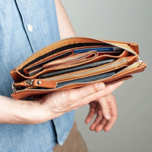 Load image into Gallery viewer, Pebbled Metro Clutch - The Lynne

